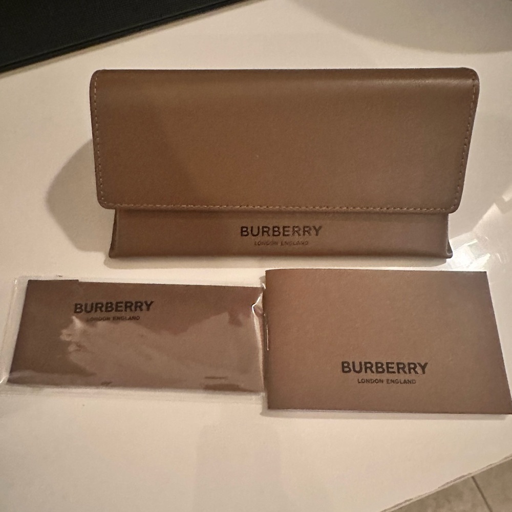 Burberry Black Plastic Rectangle Sunglasses Gold Mirror Lens - Picture 10 of 11